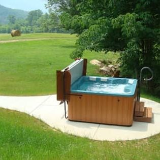 Outdoor therapeutic hot tub Mountain Magic